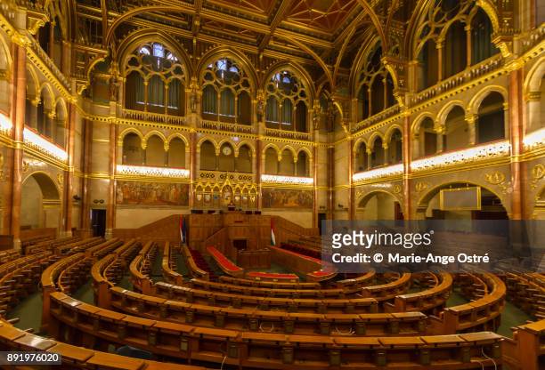 budapest, hungarian parliament building, upper chamber hall - marie ange ostré photos et images de collection