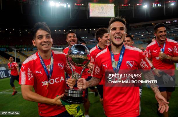 Argentina's Independiente players Martin Benitez and Fabricio Bustos celebrate with the trophy of the 2017 Sudamericana Cup at the Maracana stadium...