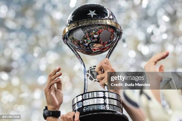 Players of Independiente celebrate with the trophy after victory of the Copa Sudamericana 2017 final between Flamengo and Independiente at Maracana...