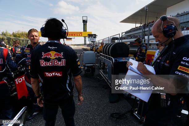 Adrian Newey, Grand Prix of Japan, Suzuka Circuit, 07 October 2012. Adrian Newey taking notes on the starting grid of the 2012 Japanese Grand Prix in...