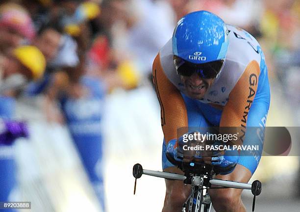 Cycling team Garmin-Slipstream 's David Millar of Great Britain sprints on July 23, 2009 at the end of the 40,5 km individual time-trial and...