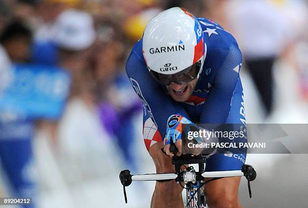 Cycling team Garmin-Slipstream 's David Zabriskie of the United States sprints on July 23, 2009 at the end of the 40,5 km individual time-trial and...