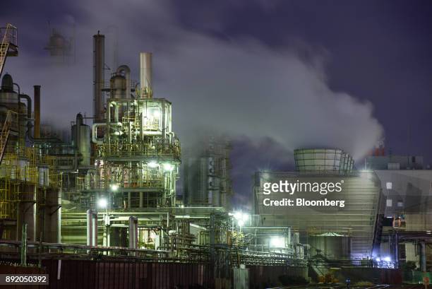 Chemical plant stands illuminated at night in the Keihin industrial area of Kawasaki, Kanagawa Prefecture, Japan, on Tuesday, Dec. 12, 2017. The Bank...