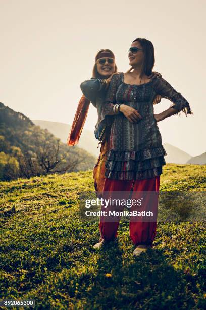 feliz madre y doughter - doughter fotografías e imágenes de stock