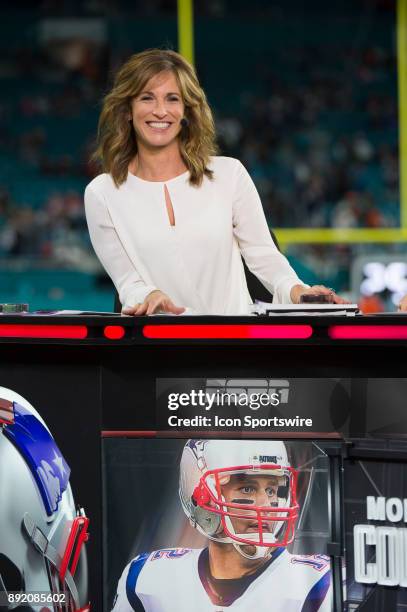 Host Suzy Kolber smiles during the ESPN Monday Night Football Countdown TV show on the field before the start of the NFL football game between the...