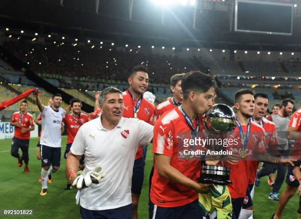 Players of Independiente celebrate after the 2017 Sudamericana Cup championship final match between Flamengo and Independiente at Maracana stadium in...