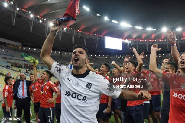 Players of Independiente celebrate after the 2017 Sudamericana Cup championship final match between Flamengo and Independiente at Maracana stadium in...