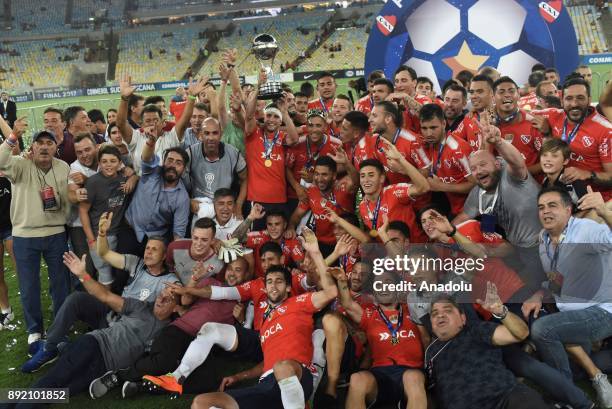 Players of Independiente pose for a photo as they celebrate after the 2017 Sudamericana Cup championship final match between Flamengo and...