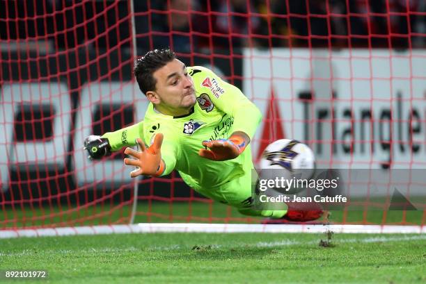 Goalkeeper of OGC Nice Yoan Cardinale stops a penalty during the penalty shootout of the French League Cup match between Lille OSC and OGC Nice at...