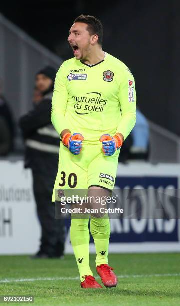 Goalkeeper of OGC Nice Yoan Cardinale celebrates the victory following the penalty shootout during the French League Cup match between Lille OSC and...