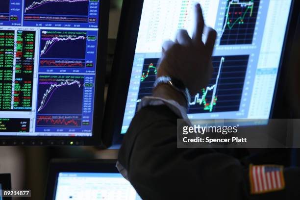 Traders work on the floor of the New York Stock Exchange on July 23, 2009 in New York, New York. As positive economic news continued to emerge, the...