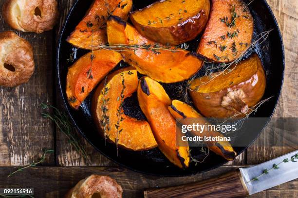 baked pumpkin - winter vegetables foto e immagini stock