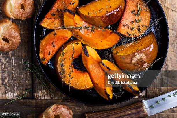 baked pumpkin - winter food imagens e fotografias de stock