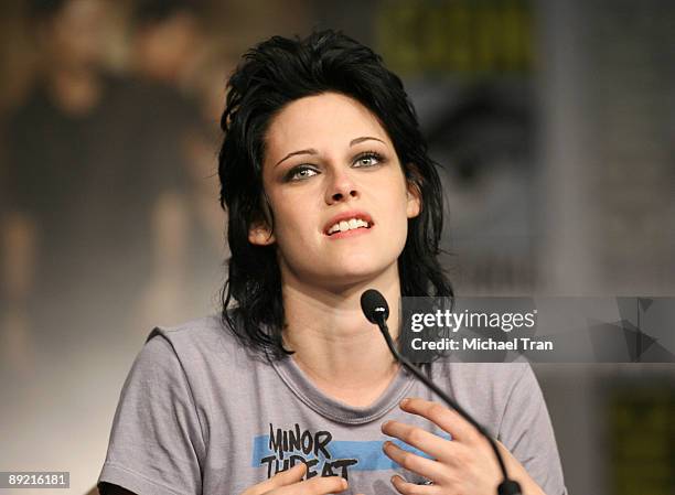 Actress Kristen Stewart attends the 2009 Comic-Con "Twilight: New Moon" press conference held at the Hilton San Diego Bayfront Hotel on July 23, 2009...