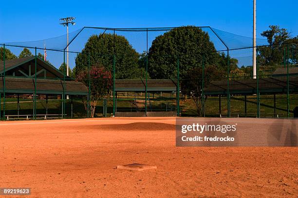 baseball-feld an einem baseball-spiel - baseball fields stock-fotos und bilder