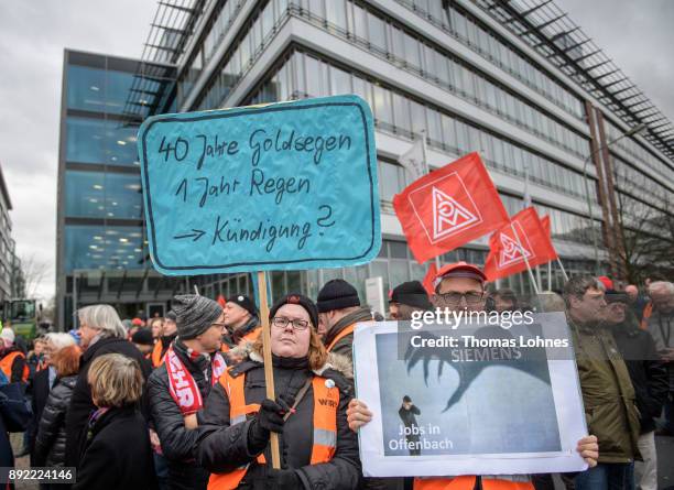 Employees of German engineering giant Siemens protest against the planned closure of a local facility on December 14, 2017 in Offenbach, Germany....