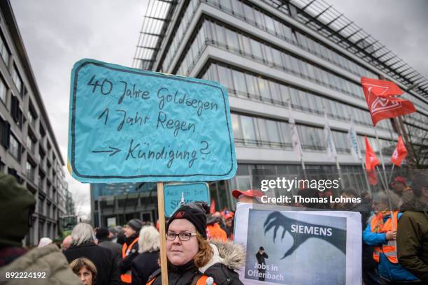 Employees of German engineering giant Siemens protest against the planned closure of a local facility on December 14, 2017 in Offenbach, Germany....