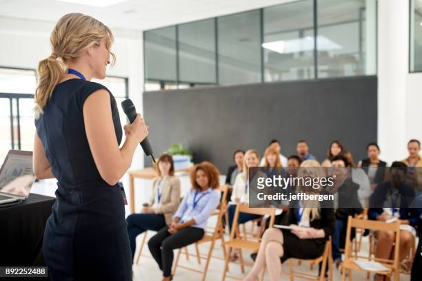 her presentation leaves an impact on her colleagues - speech stock pictures, royalty-free photos & images
