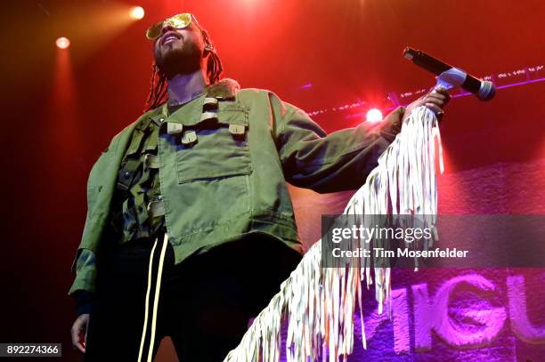 Miguel performs during 106.1 KMEL's Holiday House of Soul at the Fox Theater on December 13, 2017 in Oakland, California.