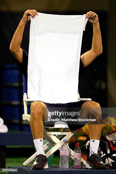 Robbie Ginepri cools down between sets against Eduardo Schwank of Argentin during the Indianapolis Tennis Championships on July 23, 2009 at the...