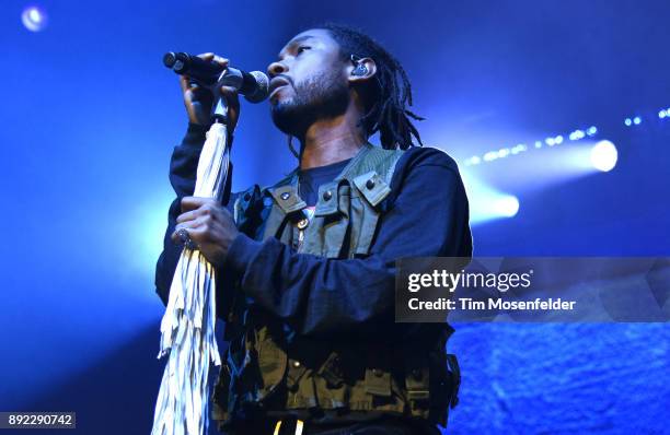 Miguel performs during 106.1 KMEL's Holiday House of Soul at the Fox Theater on December 13, 2017 in Oakland, California.