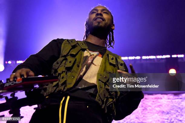 Miguel performs during 106.1 KMEL's Holiday House of Soul at the Fox Theater on December 13, 2017 in Oakland, California.