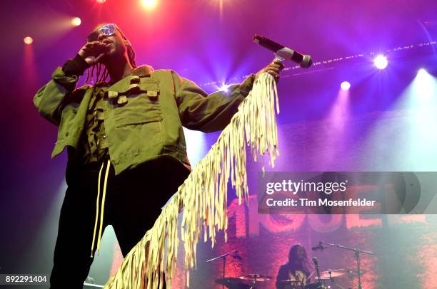 Miguel performs during 106.1 KMEL's Holiday House of Soul at the Fox Theater on December 13, 2017 in Oakland, California.