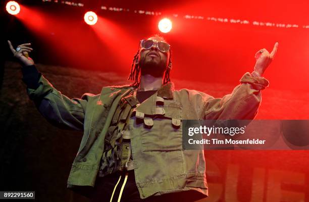 Miguel performs during 106.1 KMEL's Holiday House of Soul at the Fox Theater on December 13, 2017 in Oakland, California.