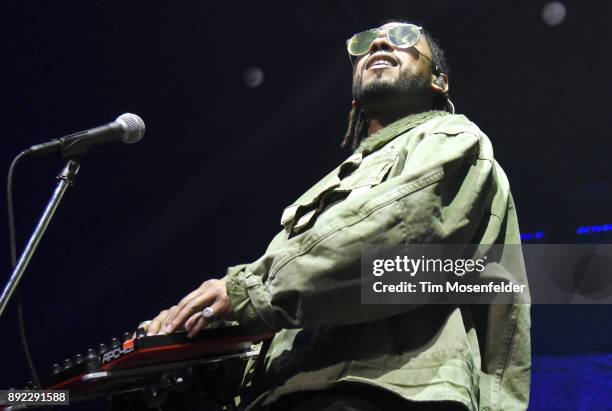 Miguel performs during 106.1 KMEL's Holiday House of Soul at the Fox Theater on December 13, 2017 in Oakland, California.