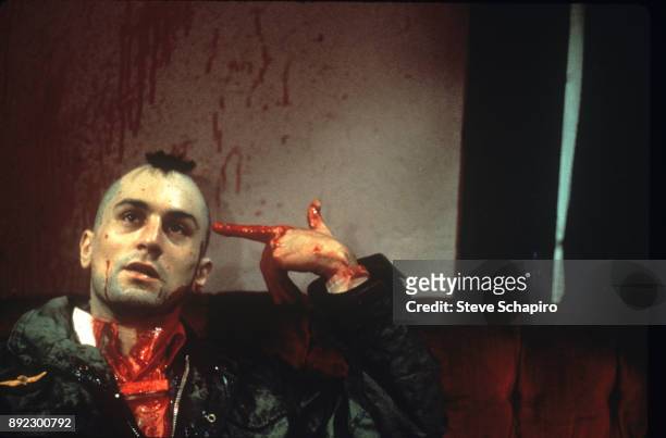 American actor Robert De Niro points a bloody finger at his own head in a scene from the film 'Taxi Driver' , New York, New York, 1975.
