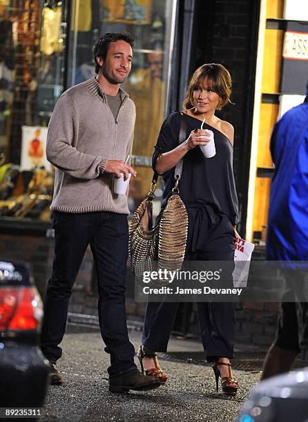 Alex O'Loughlin and Jennifer Lopez on location for "The Back-Up Plan" on the streets of Manhattan on July 23, 2009 in New York City.