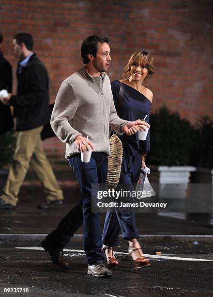 Alex O'Loughlin and Jennifer Lopez on location for "The Back-Up Plan" on the streets of Manhattan on July 23, 2009 in New York City.