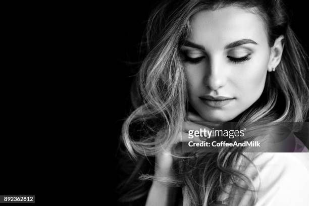 mooie vrouw - model black and white stockfoto's en -beelden