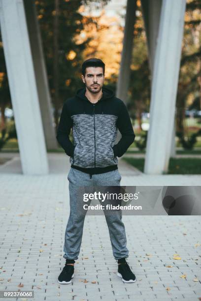 deportista - tracksuit fotografías e imágenes de stock