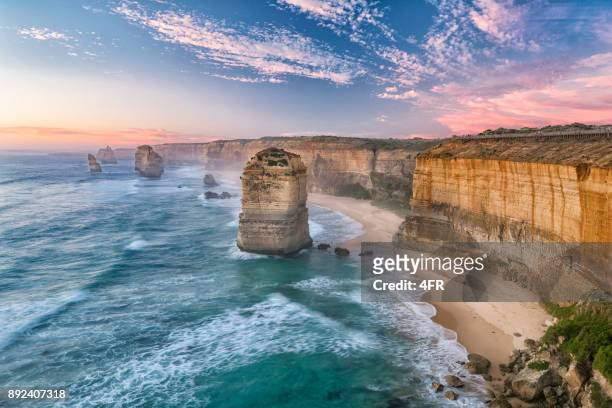 los doce apóstoles, gran mar road, victoria, australia - vista marina fotografías e imágenes de stock
