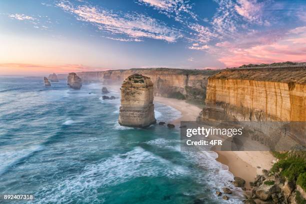 de twaalf apostelen, great ocean road, victoria, australië - aussie stockfoto's en -beelden