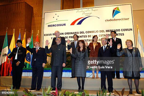 The official photo of the Mercosur 37th Heads of State Summit: on the fisrt step the Presidents Evo Morales , Luiz Inacio Lula da Silva , Fernando...
