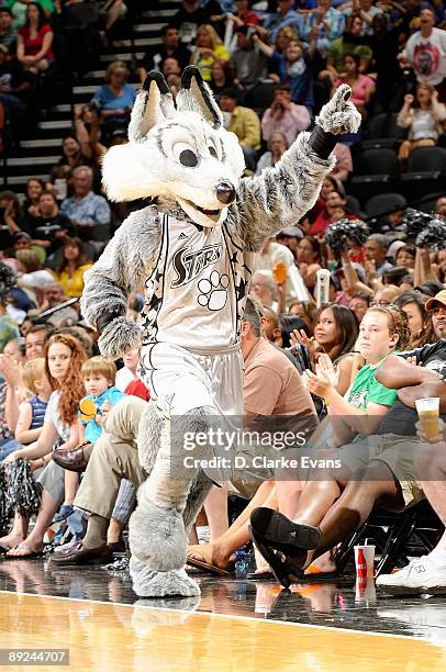 Mascot The Fox of the San Antonio Silver Stars runs along the sideline during the game against the Connecticut Sun on July 17, 2009 at the AT&T...