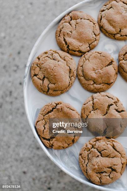 close up of ginger cookies - galletas de jengibre fotografías e imágenes de stock