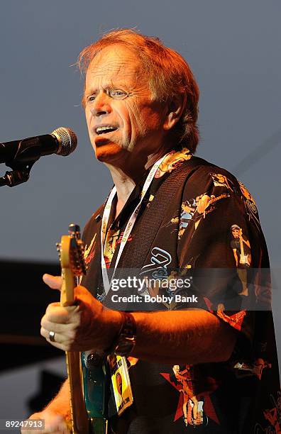 Al Jardine, original founding member of The Beach Boys brings his Endless Summer Band to the 27th Annual Quick Chek New Jersey Festival of Ballooning...