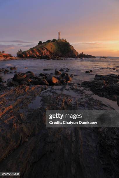 lighthouse in twilight at ko lanta island, krabi - steinschlag stock-fotos und bilder