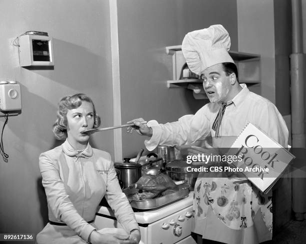 Television situation comedy, Heaven for Betsy. Real life husband and wife, Jack Lemmon and Cynthia Stone get ready for Thanksgiving. New York, NY....