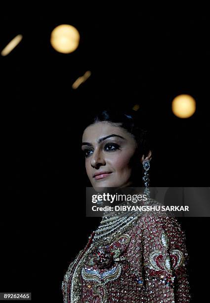 Neeru Rajput Model 4,821 Entertainment Pictures Of The Week July 30 Stock Photos, High-Res ...