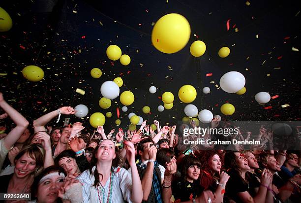 The crowd enjoy the show put on by the Flaming Lips during the Splendour in the Grass festival at Belongil Fields on July 26, 2009 in Byron Bay,...