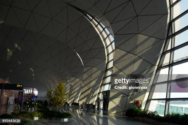 dentro de casa, no aeroporto internacional de shenyang taoxian, liaoning, china - shenyang - fotografias e filmes do acervo
