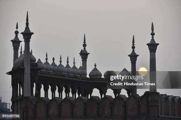 View of the damaged dome of Jama Masjid on December 13, 2017 in New Delhi, India. The 17th century mosque built by Mughal emperor Shahjahan has...