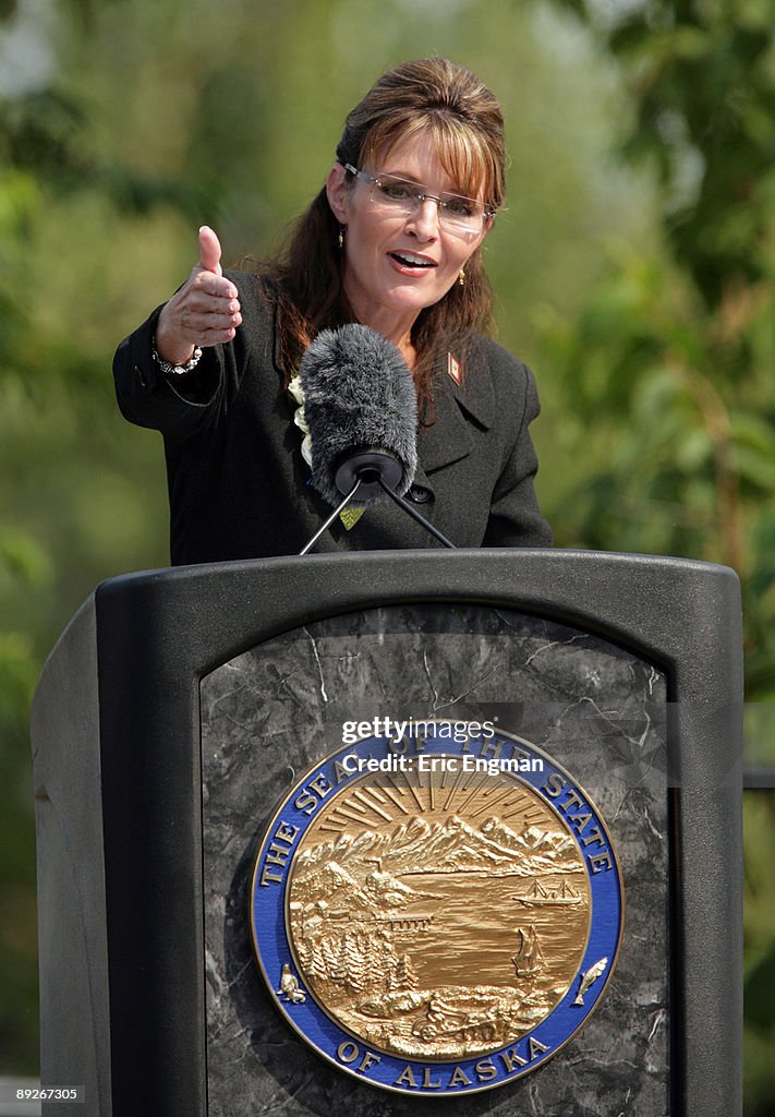 Sarah Palin Hands Over Power To Alaska's Lt. Gov. Sean Parnell
