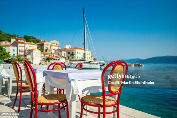 restaurant mit ausblick in hafen in einer bucht in kroatien - rijeka croatia stock pictures, royalty-free photos & images