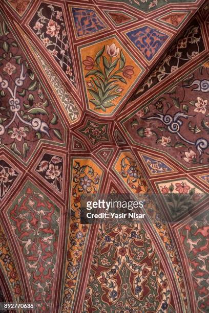 islamic calligraphy at wazir khan mosque lahore, pakistan - yasir nisar stock pictures, royalty-free photos & images