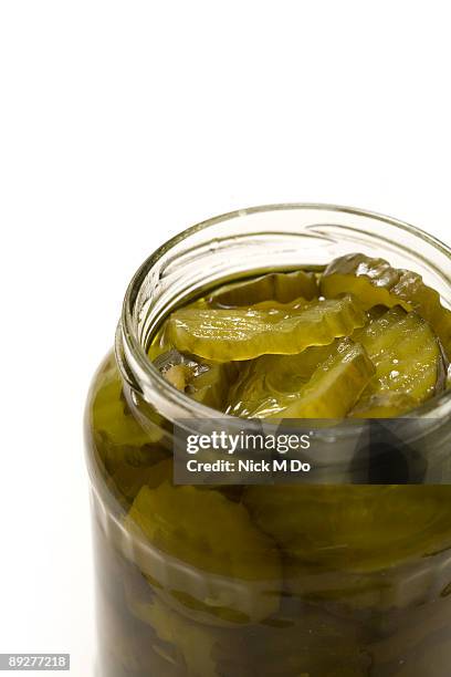 pickles  - sliced pickles - fotografias e filmes do acervo